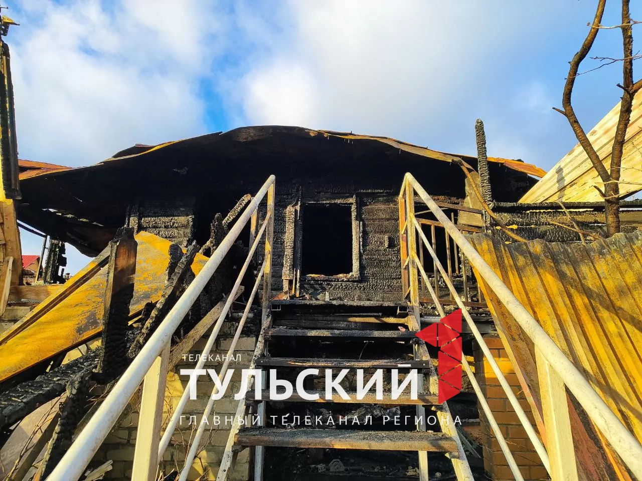 В тульском селе Хрущево семья осталась без крыши над головой: как помочь погорельцам
