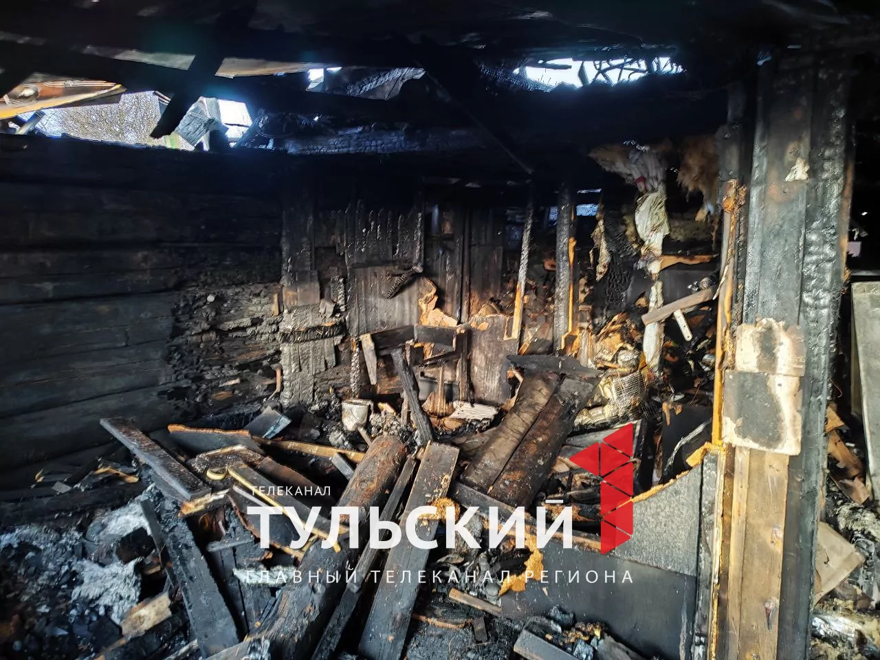 В тульском селе Хрущево семья осталась без крыши над головой: как помочь погорельцам