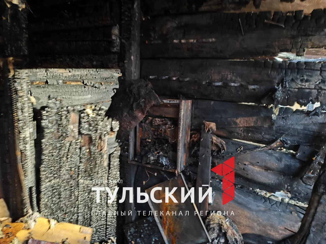 В тульском селе Хрущево семья осталась без крыши над головой: как помочь погорельцам