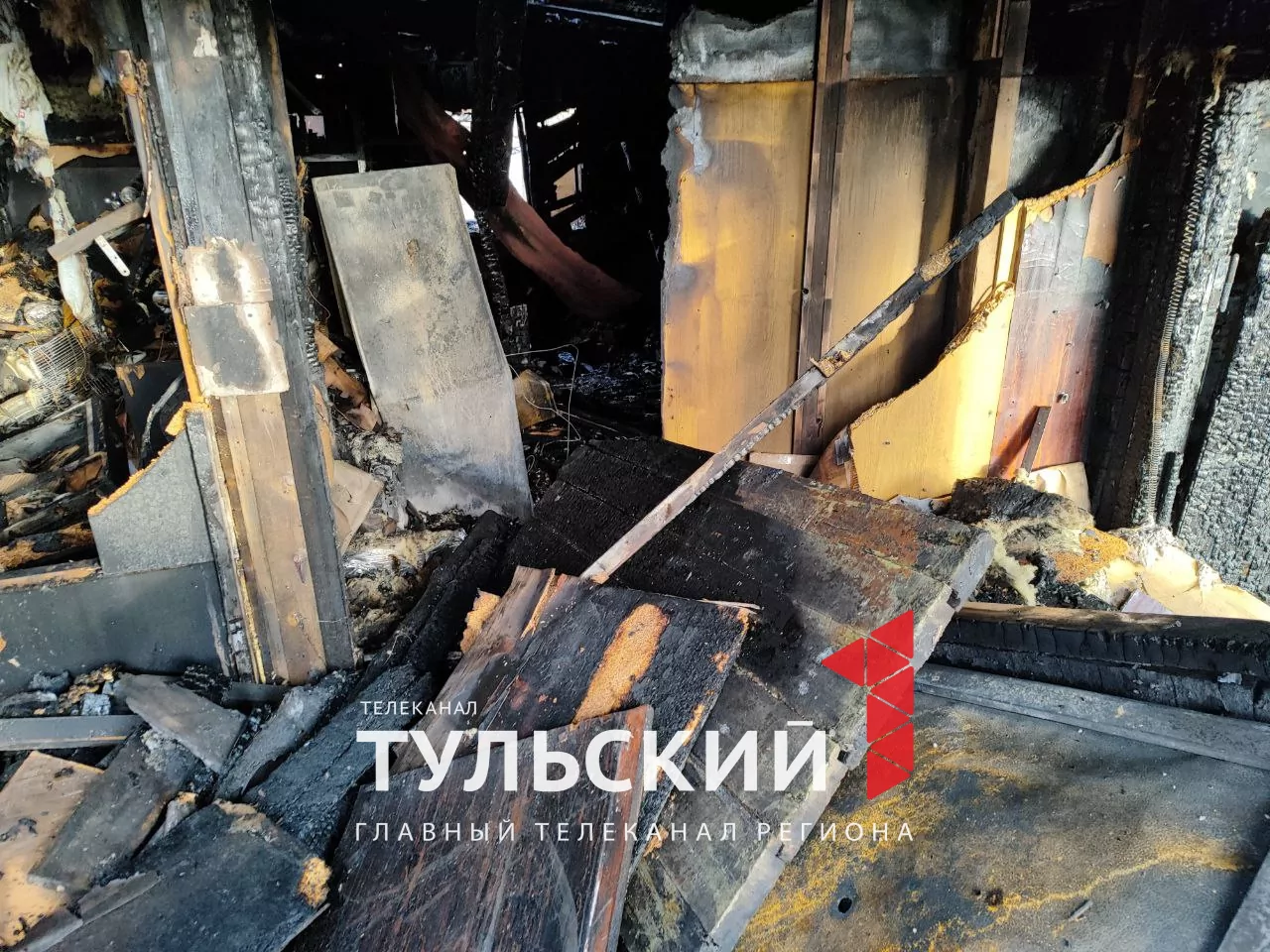 В тульском селе Хрущево семья осталась без крыши над головой: как помочь погорельцам
