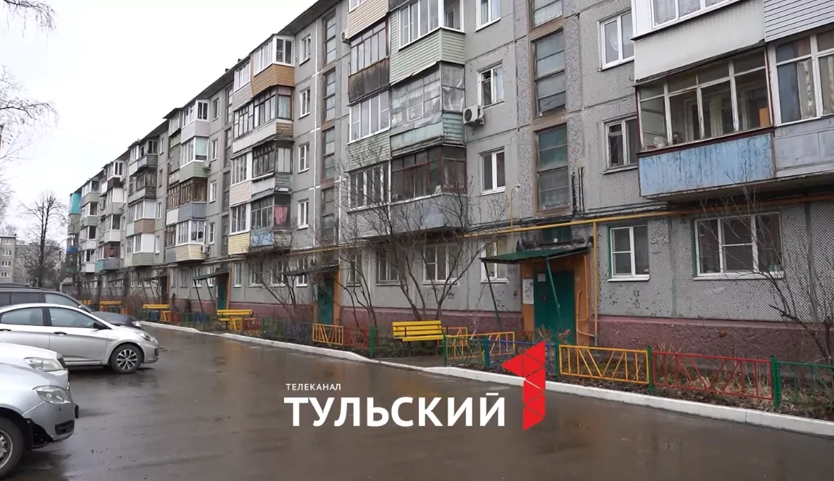 В Туле подвал многоэтажки залило нечистотами