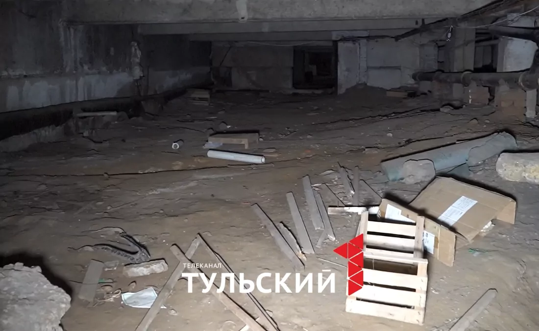 В Туле подвал многоэтажки залило нечистотами