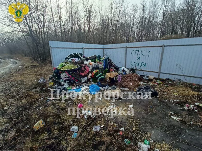 На кладбище в Тульской области разрастается стихийная свалка