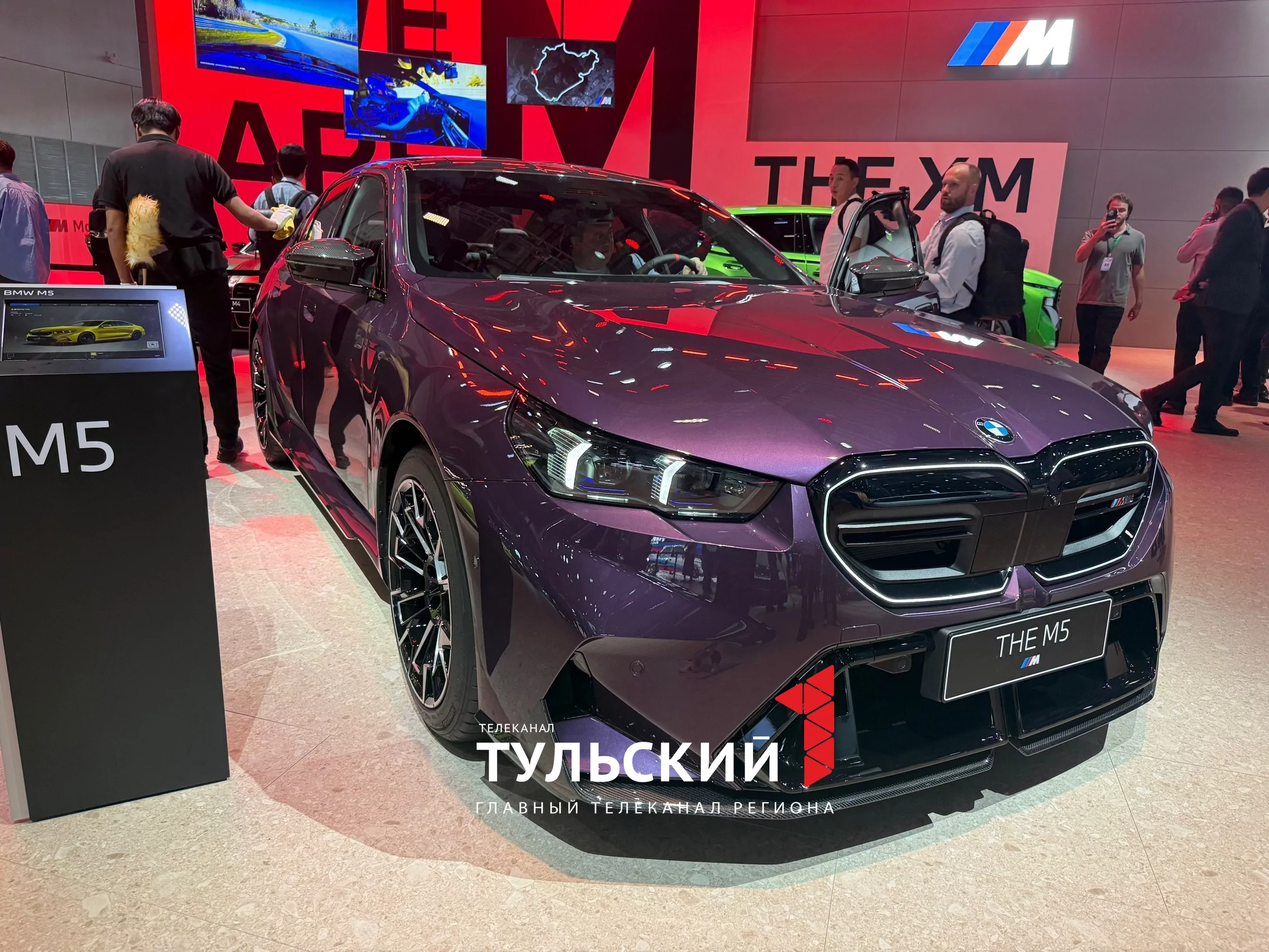 Губернатор Дмитрий Миляев сел за руль нового минивэна на Шанхайском автосалоне