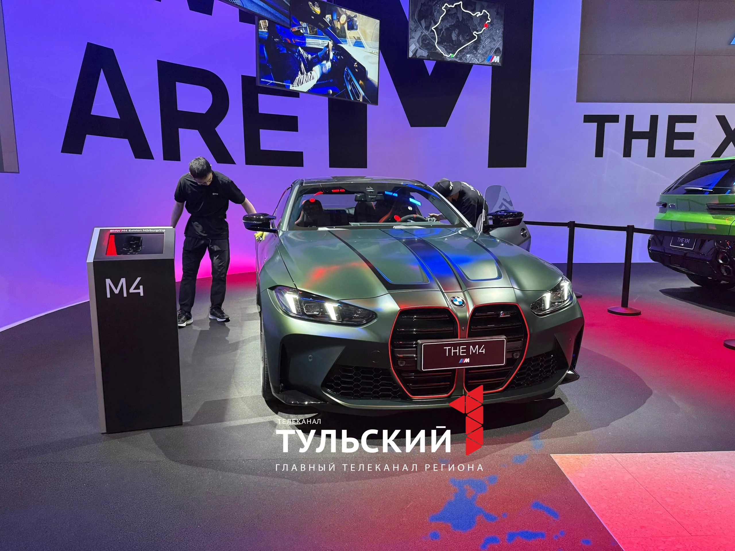 Губернатор Дмитрий Миляев сел за руль нового минивэна на Шанхайском автосалоне