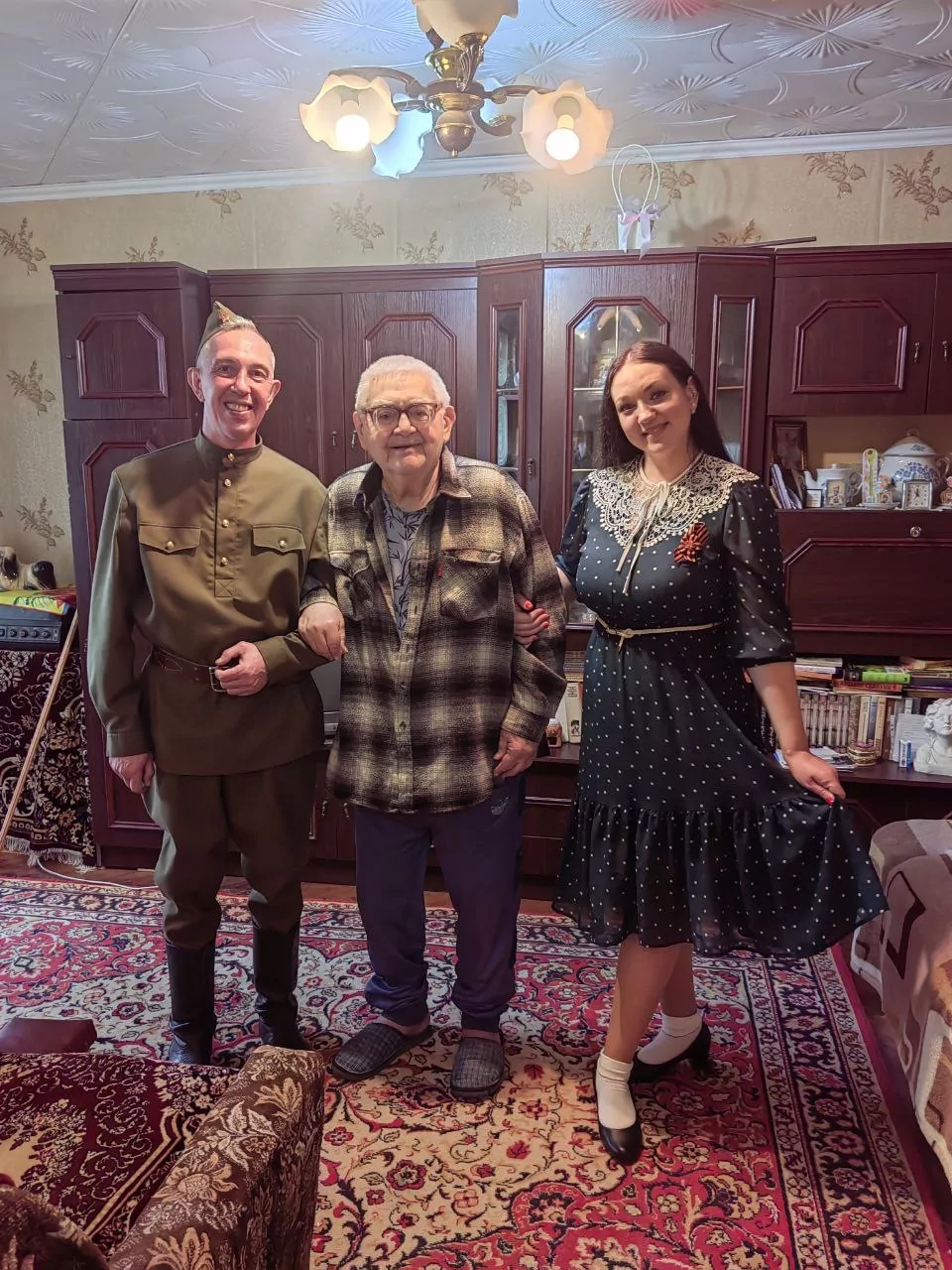 Туляки поздравили ветеранов из Мариуполя с наступающим Днем Победы