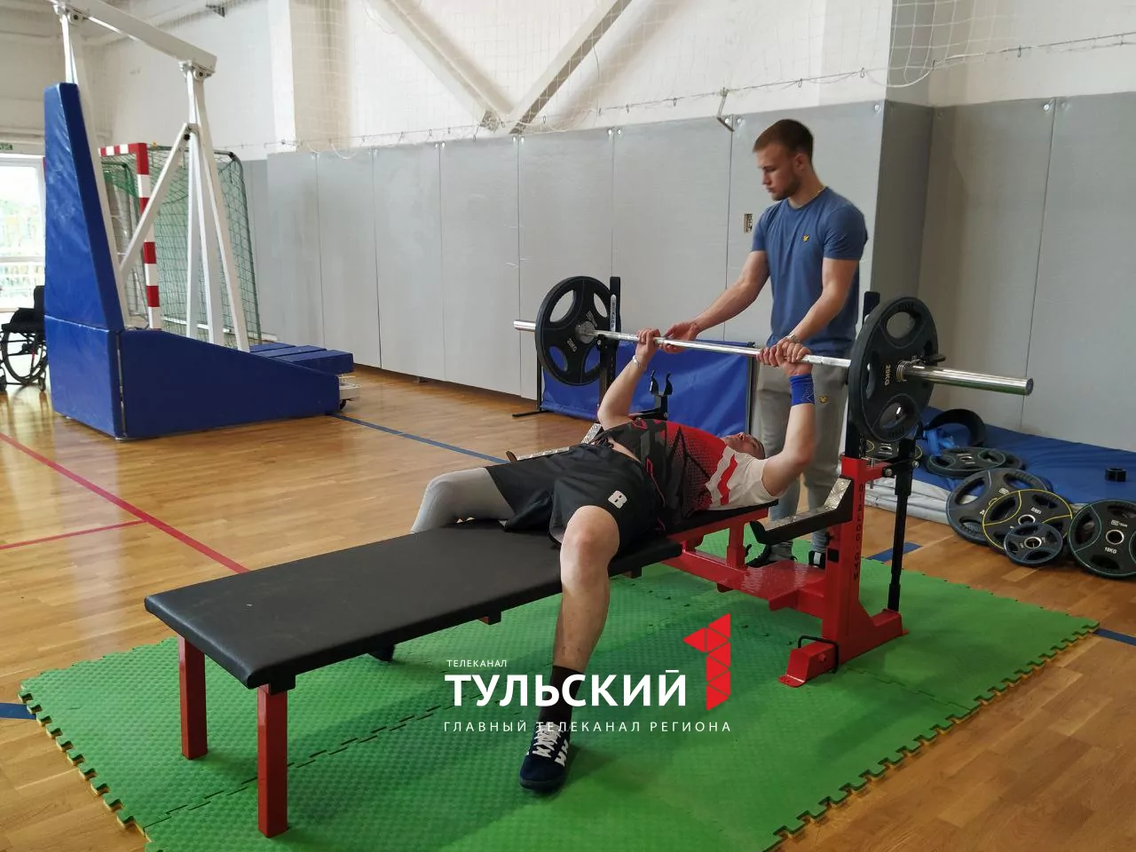 В Тульской области ветераны СВО соревнуются в армрестлинге и метании ножей