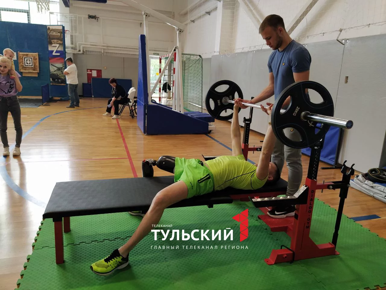 В Тульской области ветераны СВО соревнуются в армрестлинге и метании ножей