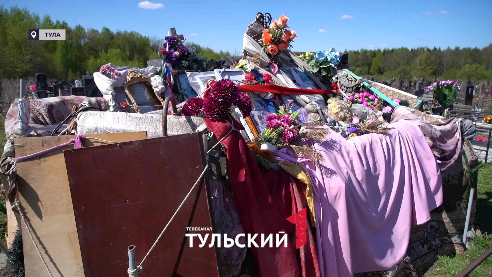Туляк обустроил жилье на могиле своей матери