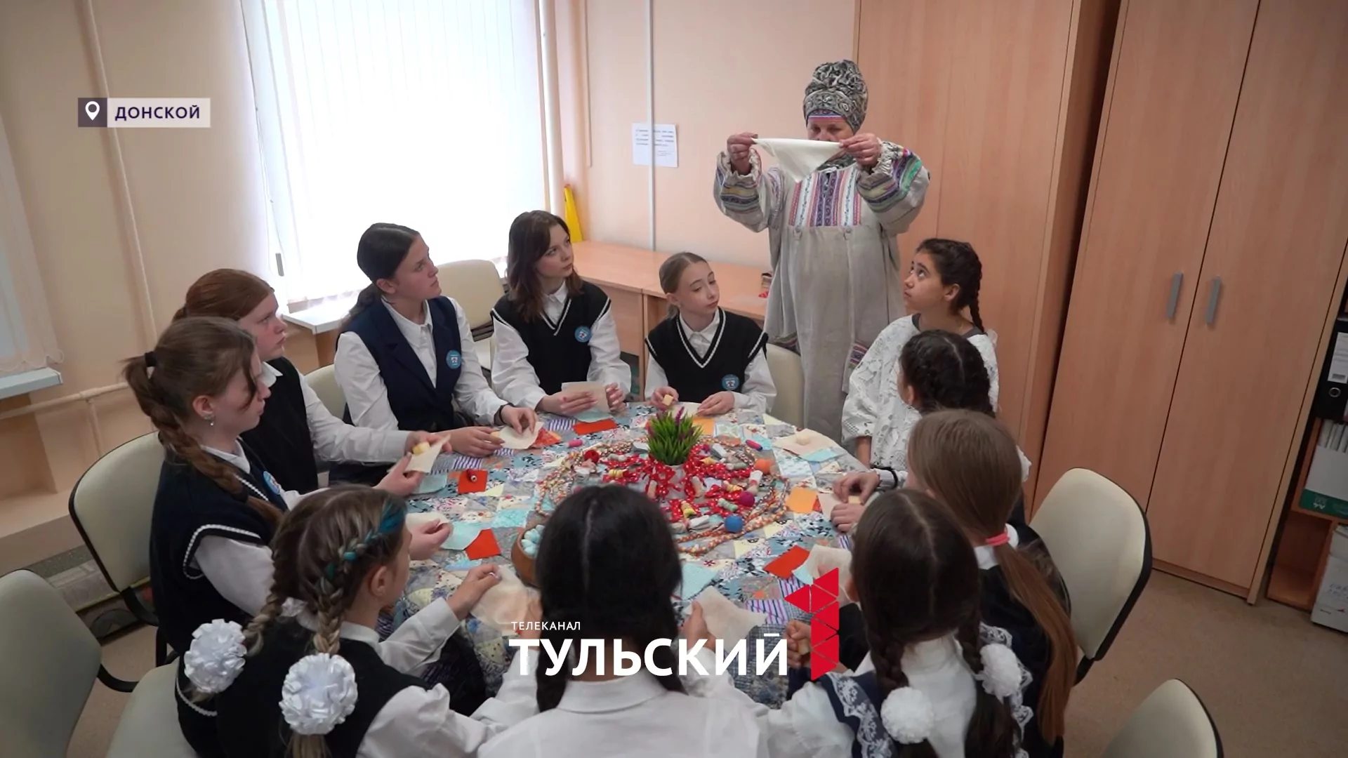 В школах и детских садах Донского учат делать игрушки-обереги для участников СВО