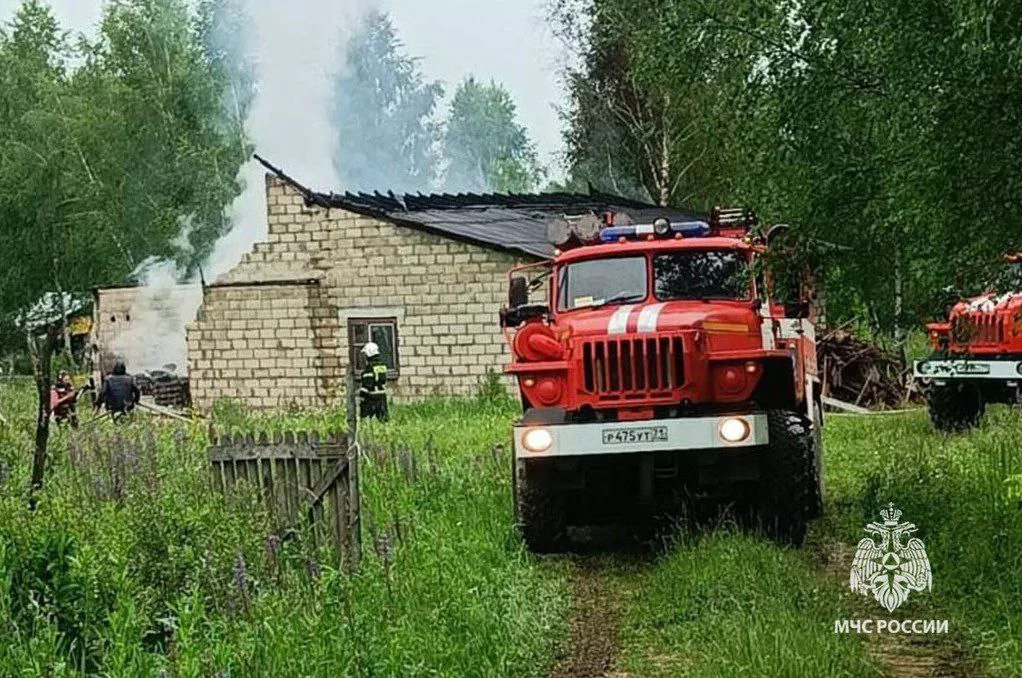 За сутки в Тульской области загорелись два автомобиля и жилой дом