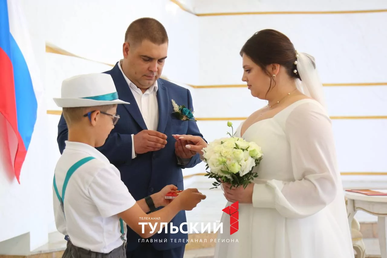 В Туле в «красивую» дату поженились 44 пары