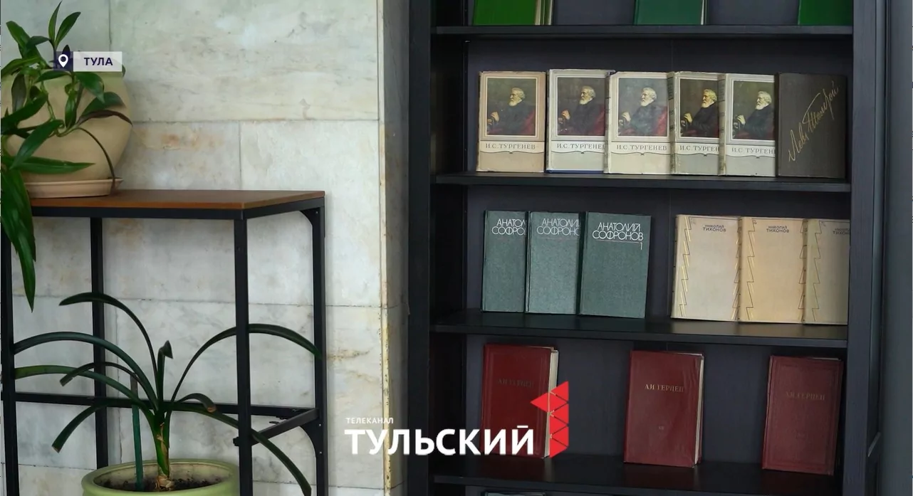 От Чехова с мангустами до встречи “Варягов”: что скрывают стены Московского вокзала Тулы