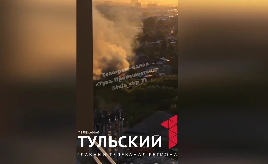 В Туле на улице Либкнехта загорелся частный дом