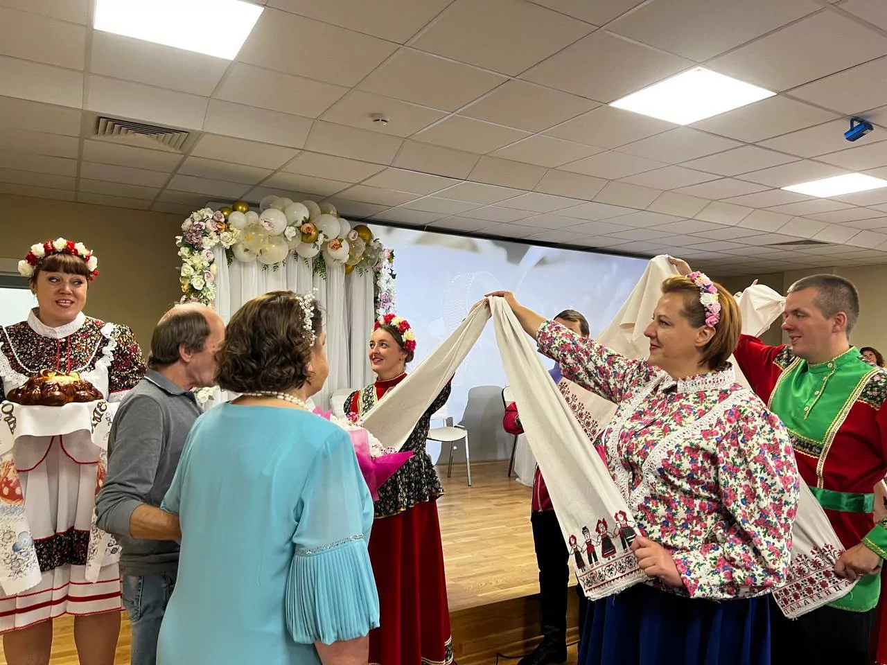 Сразу две пары сыграли свадьбу в Красивском пансионате для пожилых в Тульской области