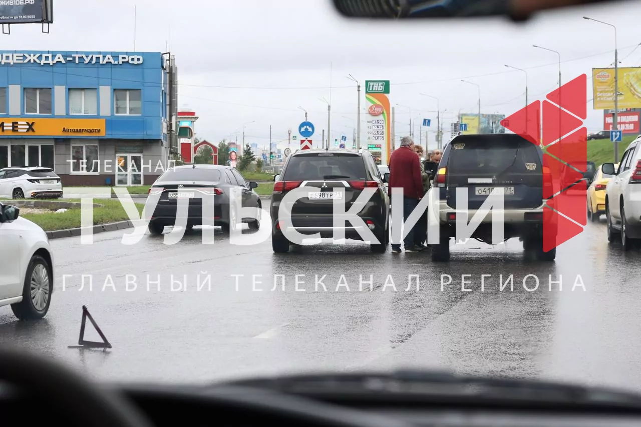 В Туле на Рязанском шоссе произошло ДТП с участием трех машин