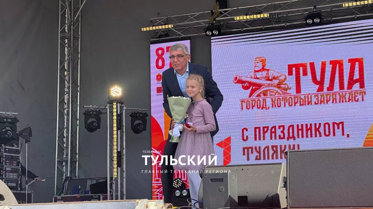 В День города Дмитрий Миляев вручил значки ГТО самым спортивным тулякам