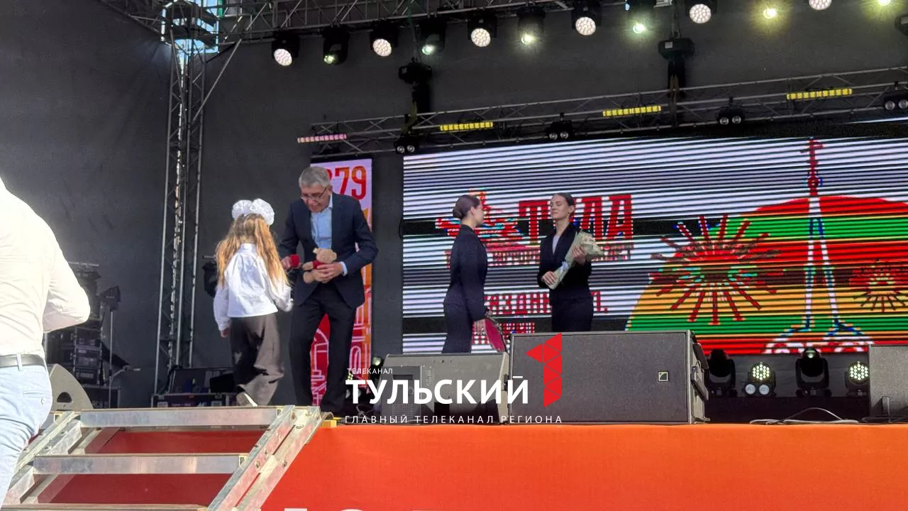 В День города Дмитрий Миляев вручил значки ГТО самым спортивным тулякам