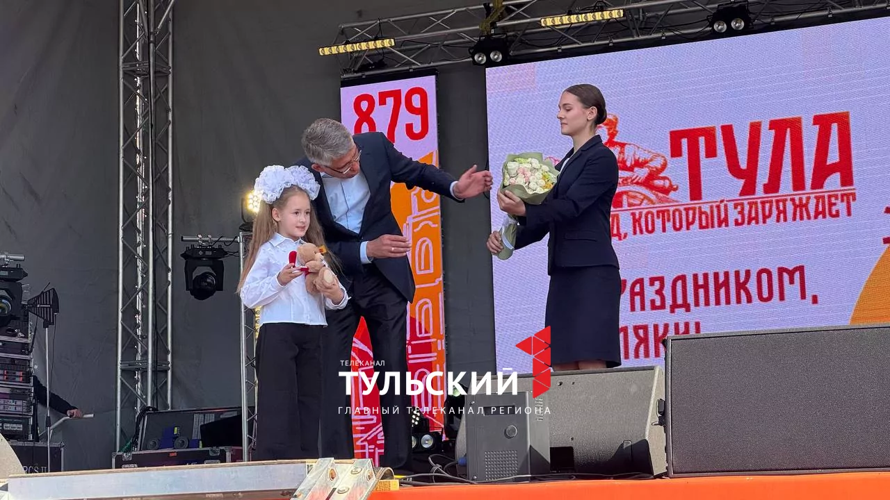 В День города Дмитрий Миляев вручил значки ГТО самым спортивным тулякам