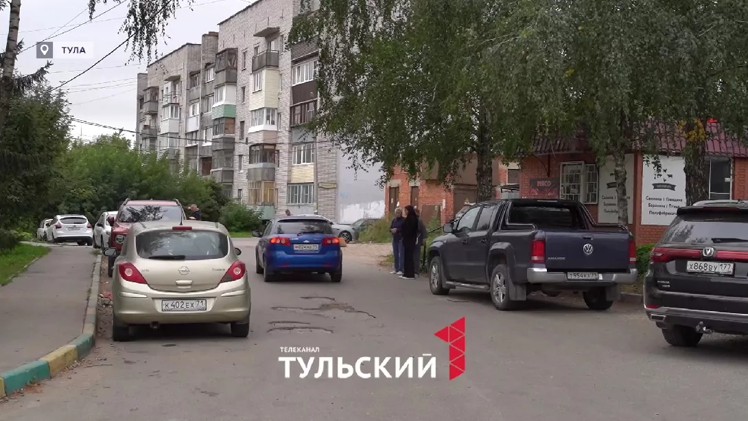 Жители многоэтажки в Туле без согласия соседей перекрыли двор шлагбаумом