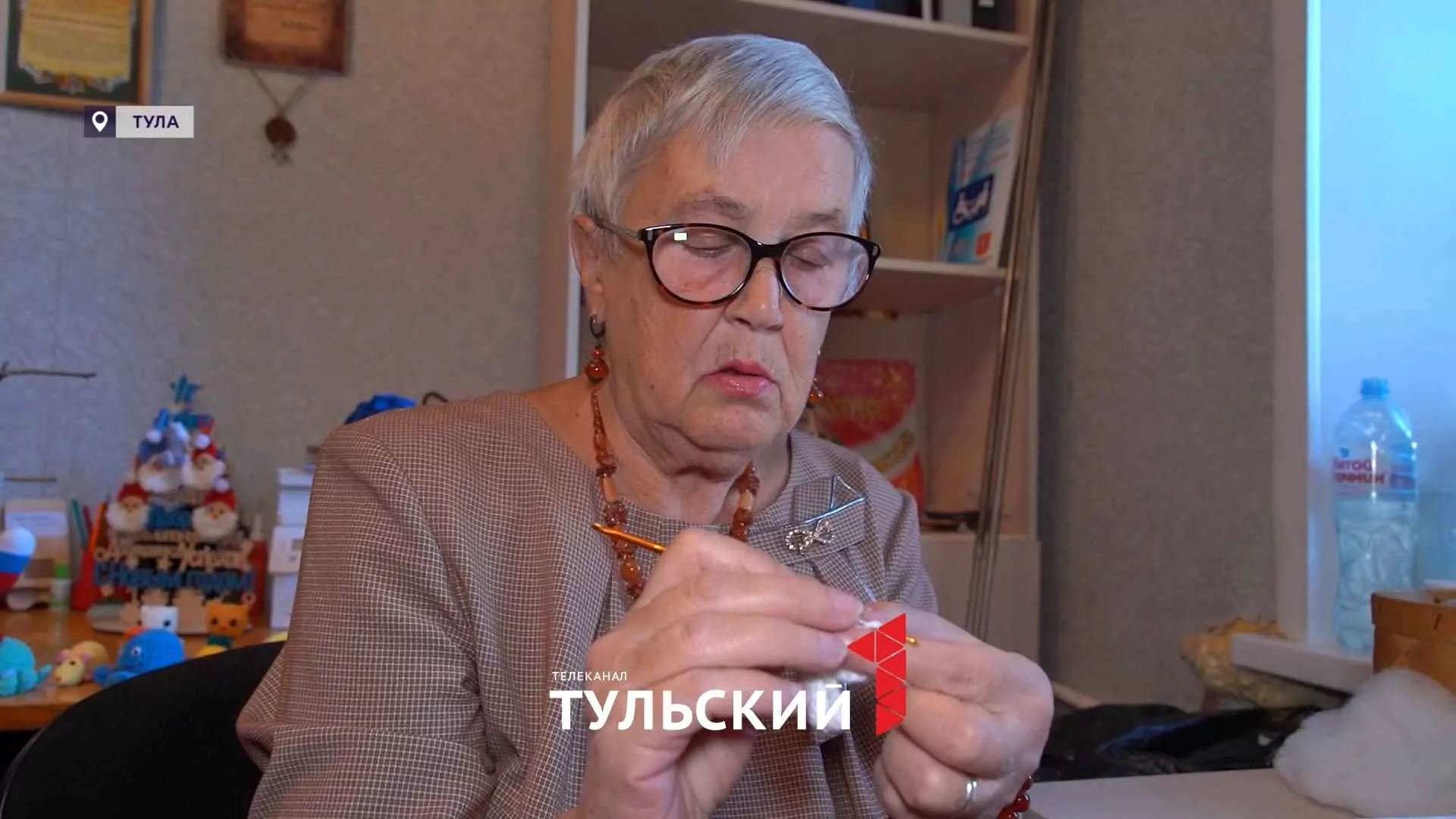 74-летняя тулячка делает вязаные обереги для бойцов СВО