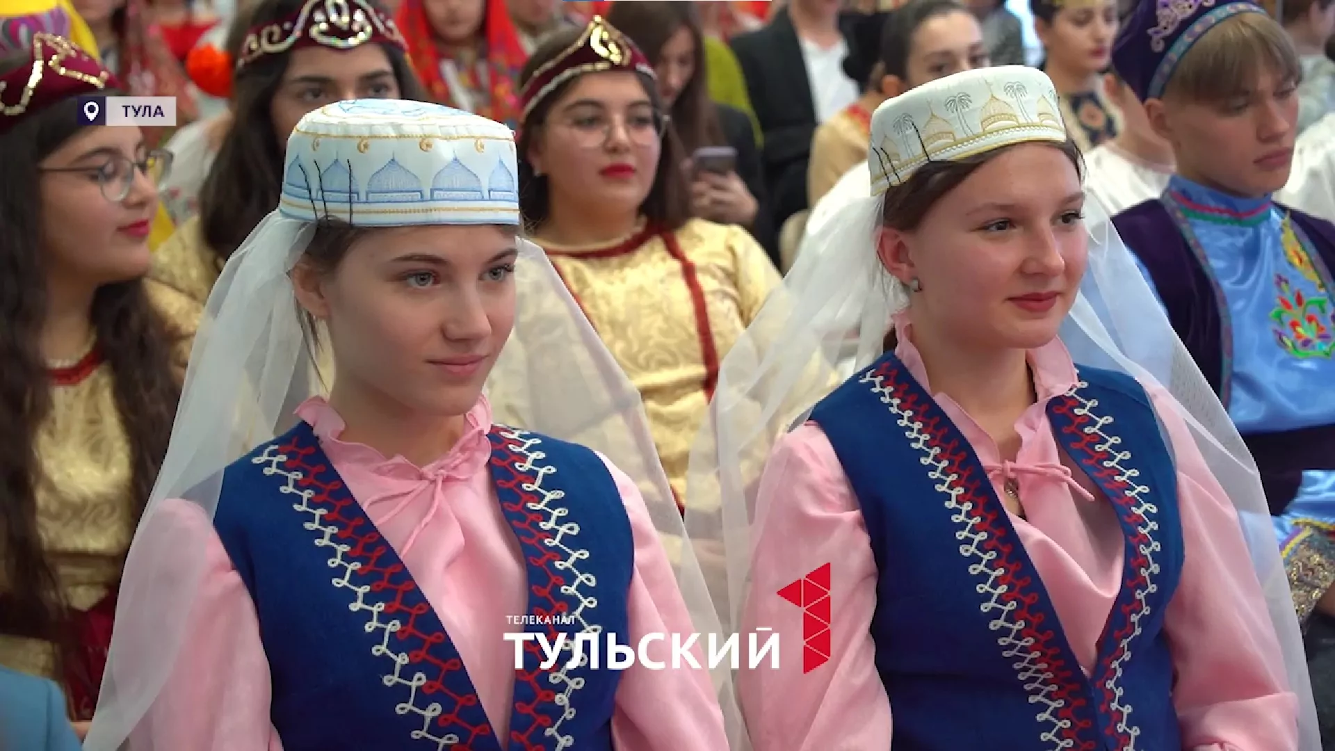 Народы России объяснили, что означают цвета их национальных костюмов