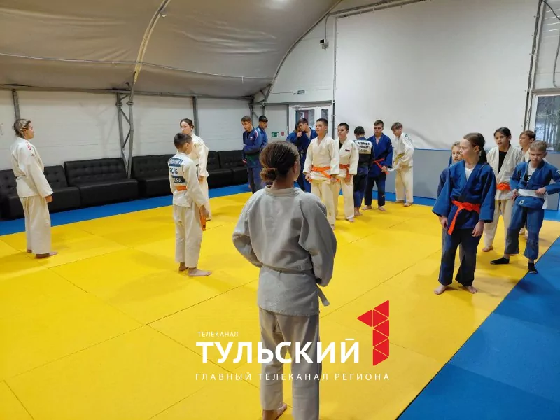 Молодые спортсмены из Шахтёрска приехали на сборы в лагерь "Новая Волна"