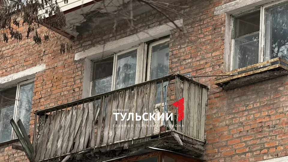 Коммунальщики начали опечатывать балконы тулякам