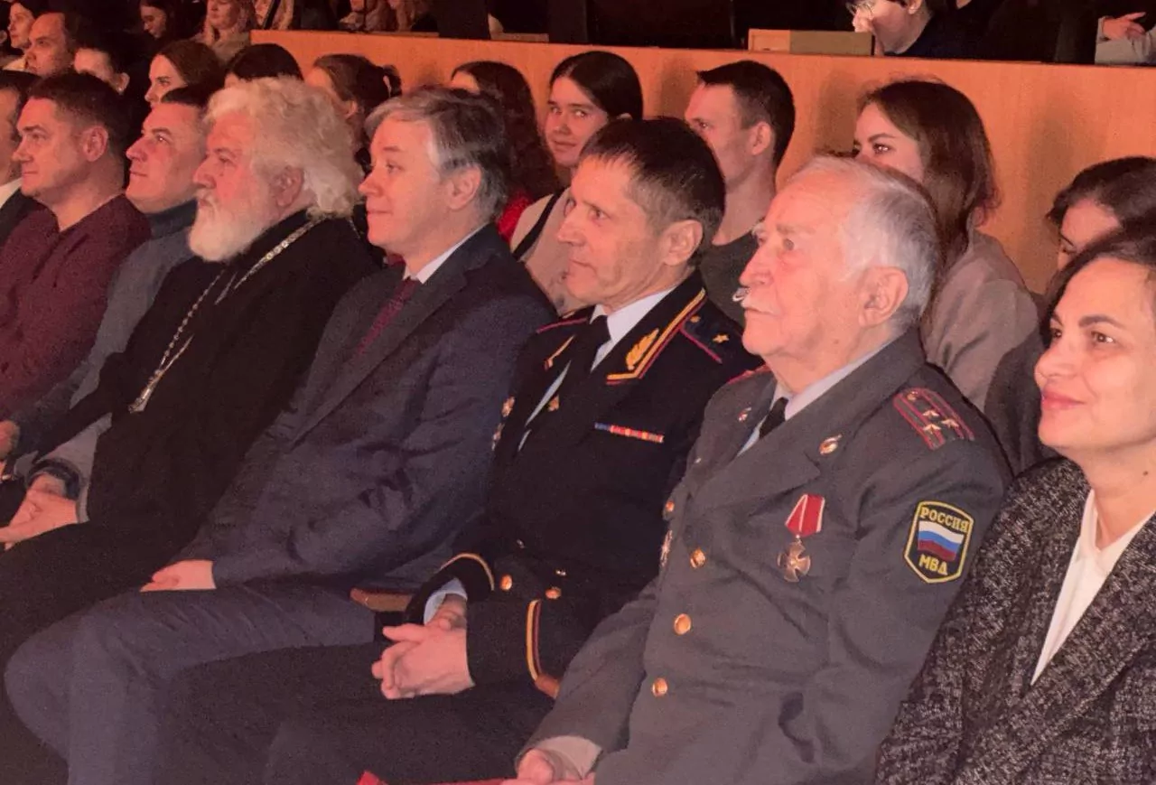 В Туле прошла премьера документального фильма о буднях сотрудников полиции «Наша служба. Наша жизнь»