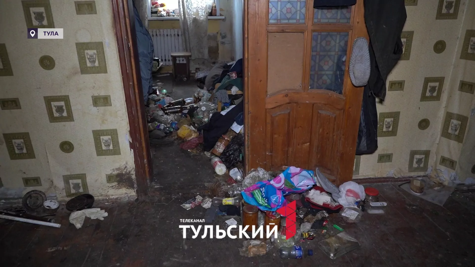 Семейная пара "Плюшкиных" из Щекина превратила в свалки сразу две квартиры