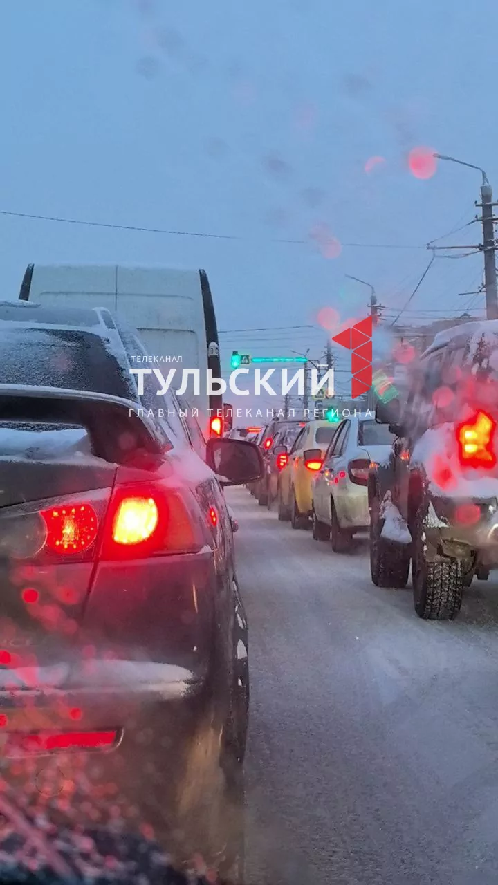 Тула встала в "бордовых" пробках утром 14 января