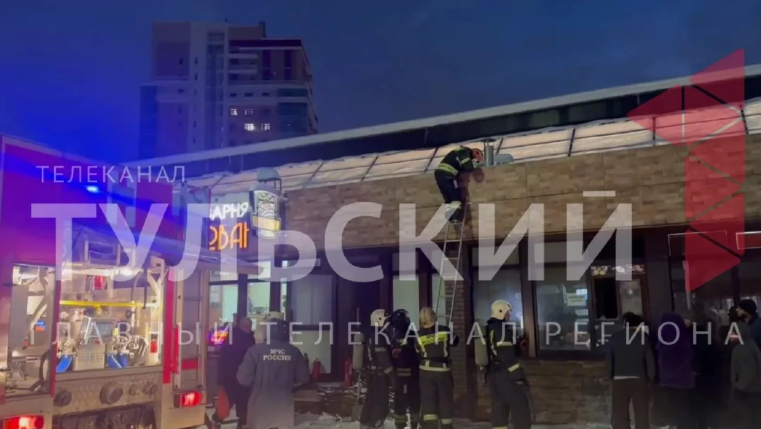 В Туле на проспекте Ленина загорелся рынок "Салют"