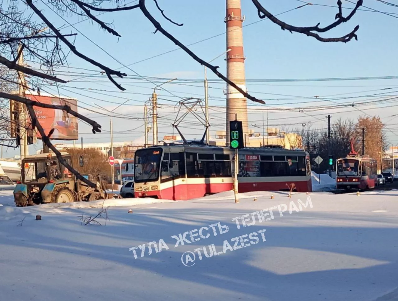 В Туле на улице Фрунзе остановилось движение трамваев 9 февраля