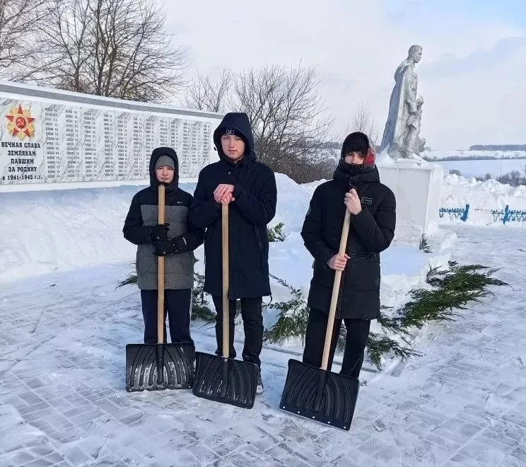 Суворовцы присоединились к снежному субботнику