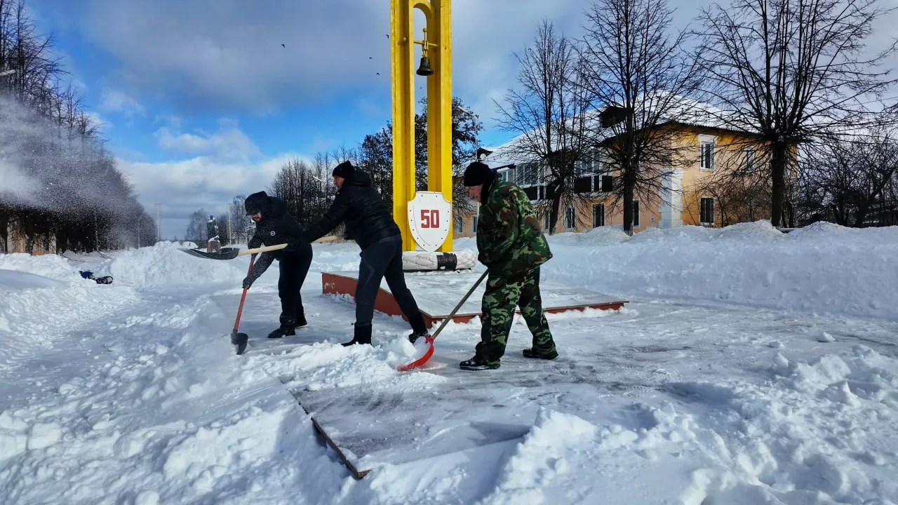 Суворовцы присоединились к снежному субботнику