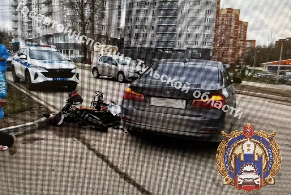 На улице Макаренко в Туле водитель «БМВ» сбил электровелосипедиста