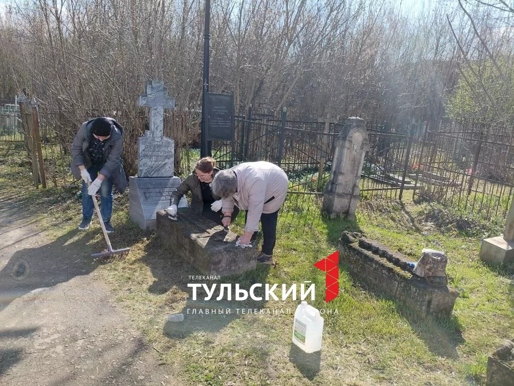 В Туле привели в порядок могилу "прототипа Левши" Алексея Сурнина
