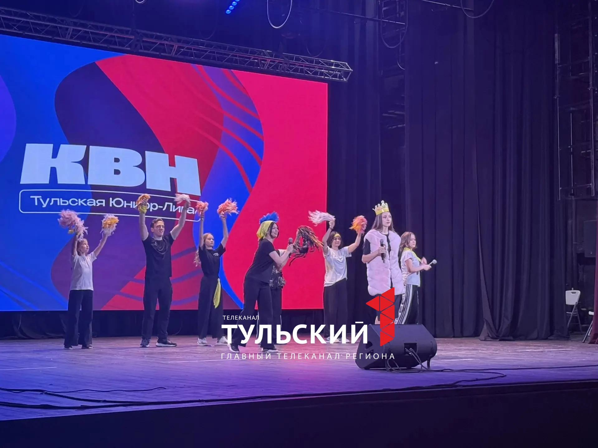 Миляев вышел на сцену сыграть за команду КВН
