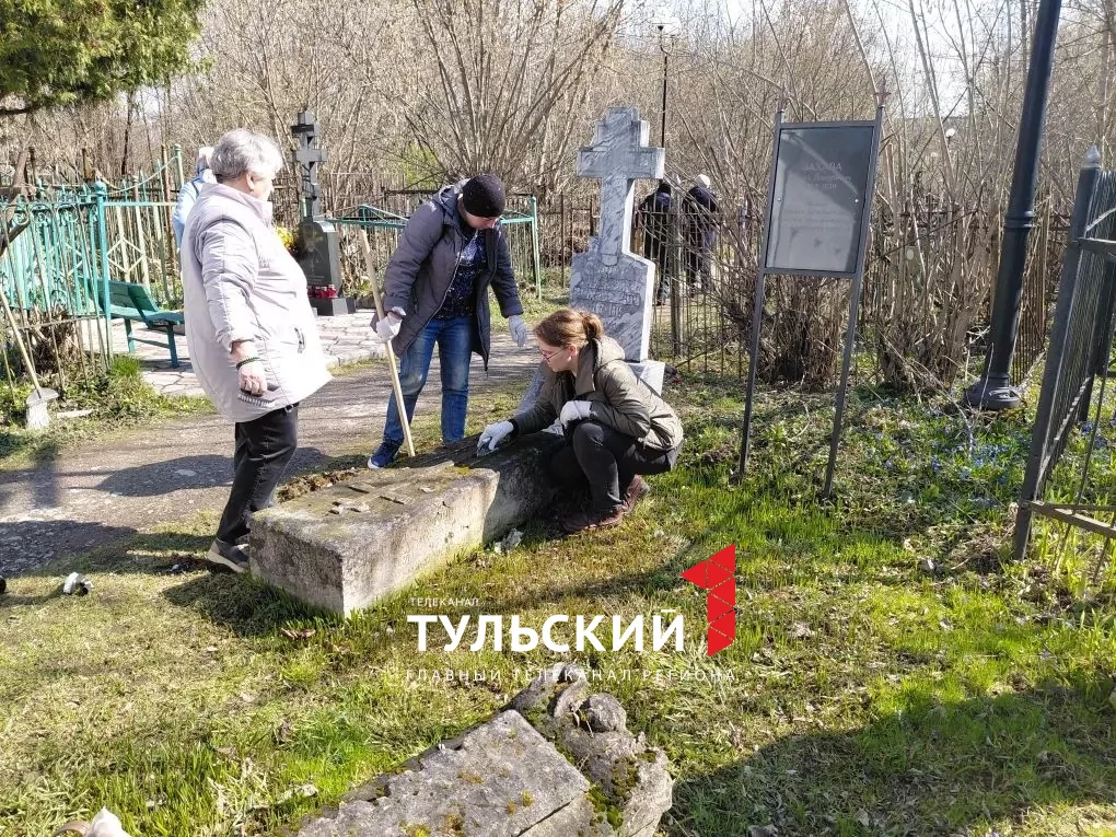В Туле привели в порядок могилу "прототипа Левши" Алексея Сурнина
