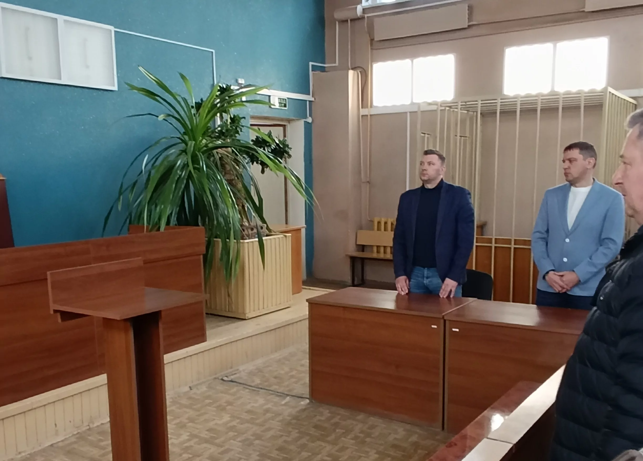 Два экс-майора полиции помогли щекинцу украсть медь на 17,6 млн рублей
