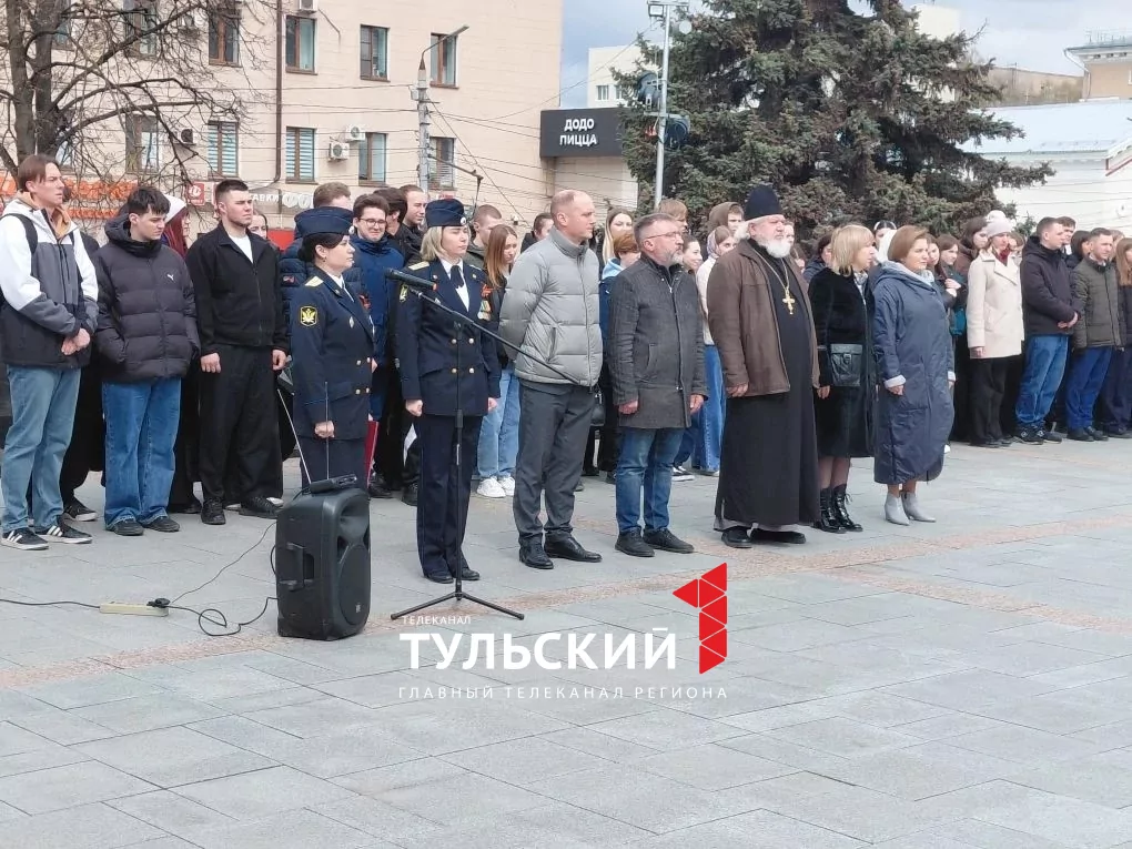 24 судебных пристава приняли присягу на площади Победы в Туле