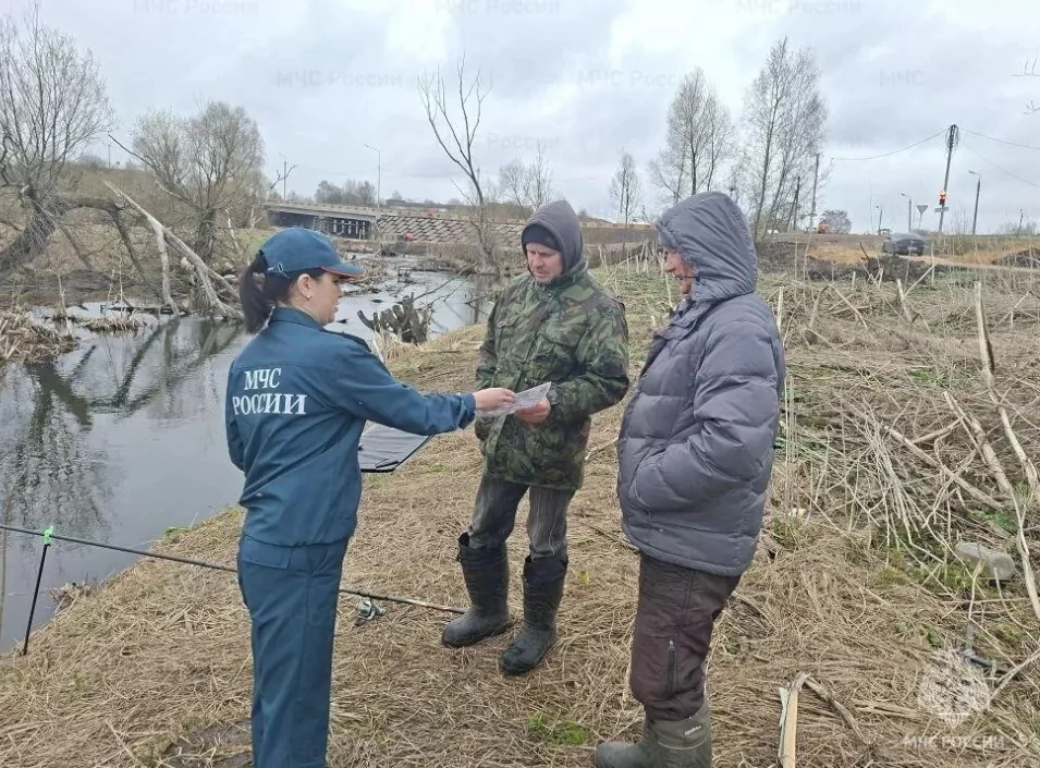 Спасатели напомнили тулякам о правилах безопасности при нахождении у водоемах