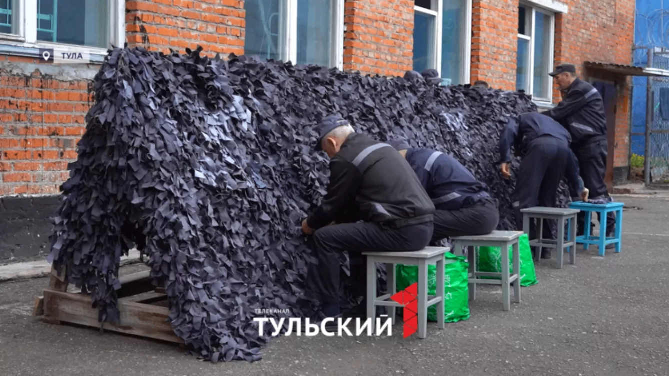 Осуждённые из Тулы шьют спецодежду для больниц и плетут сети для СВО
