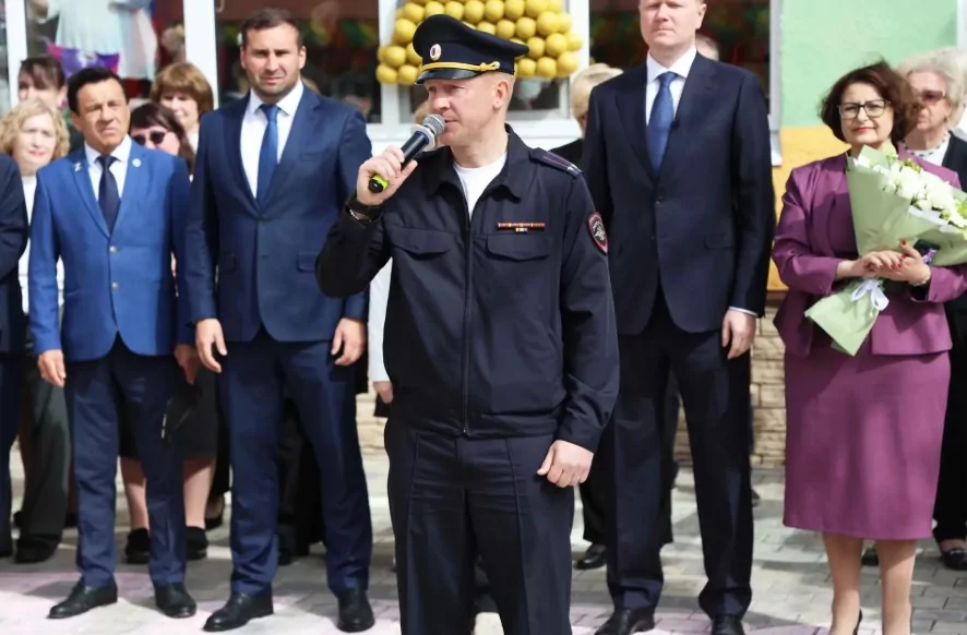 Полицейские из Тулы приняли участие в "Последнем звонке" школьников