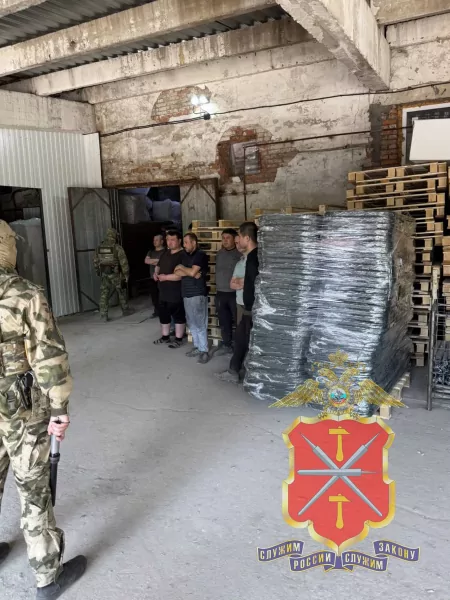 Силовики провели рейд по мигрантам на производстве в Туле