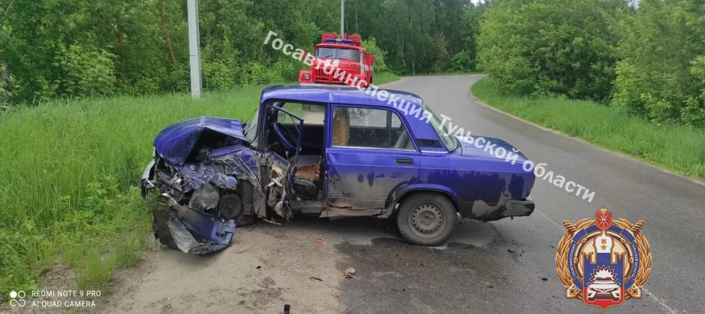 В Кимовском районе ВАЗ на встречке столкнулся с КАМАЗом
