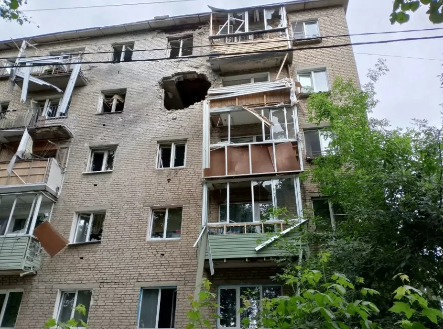 Украинский БПЛА влетел в многоэтажку в Щекино: кадры с места происшествия