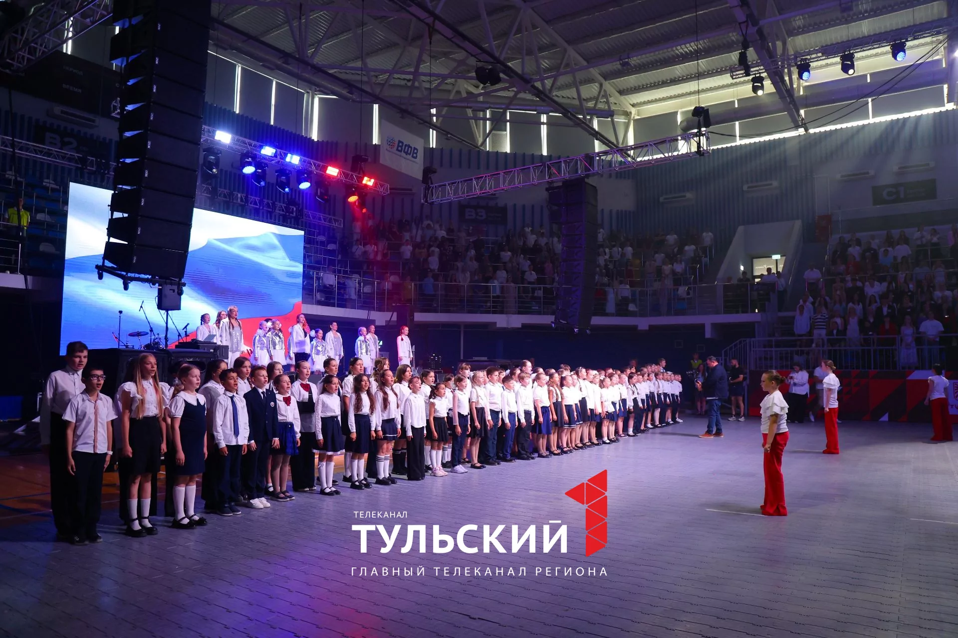 Праздник в честь выпускников прошёл в "Тула Арена": фоторепортаж