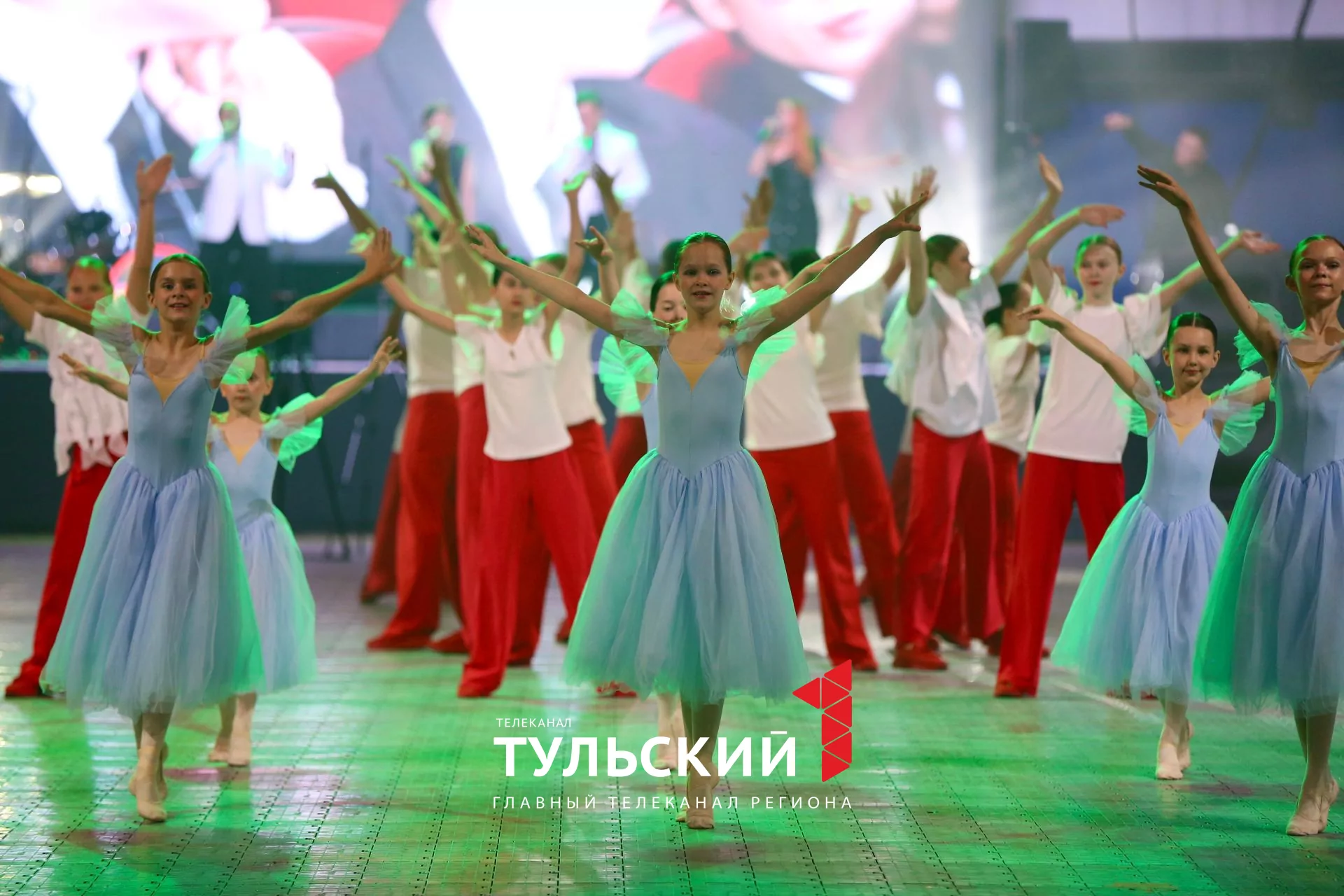 Праздник в честь выпускников прошёл в "Тула Арена": фоторепортаж