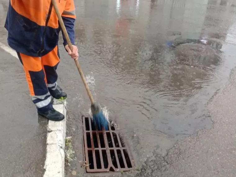В Туле устраняют подтопления после дождя
